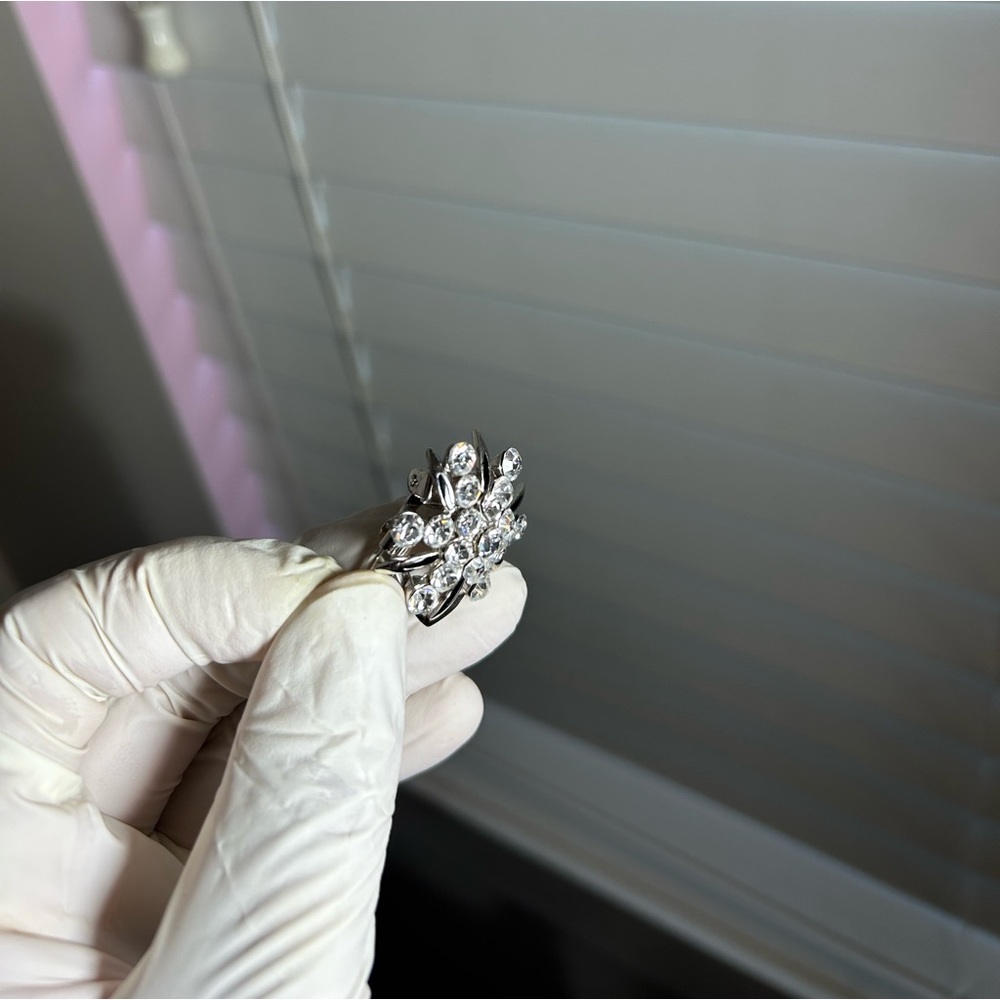 Sparkling Crystal Brooch - Picture 8 of 8